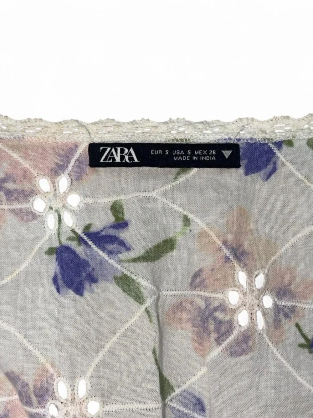 Zara Floral Lace-Trim Cropped Blouse Plunge Neck Line Size Small EUC
